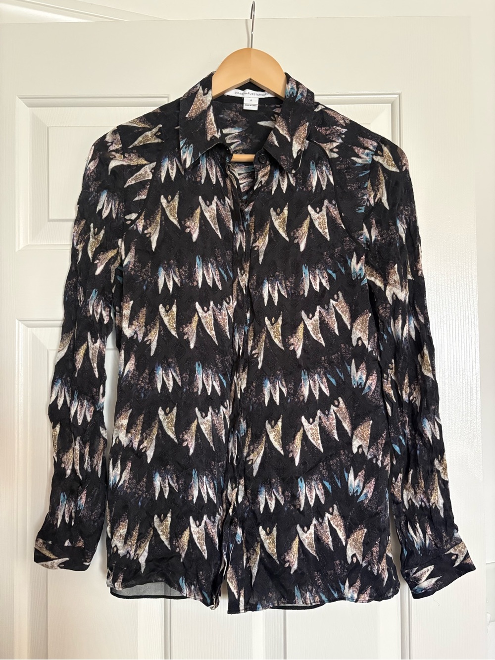 Diane Von Furstenburg 100% Silk Button Long Sleeve Top ✨Sz 6
